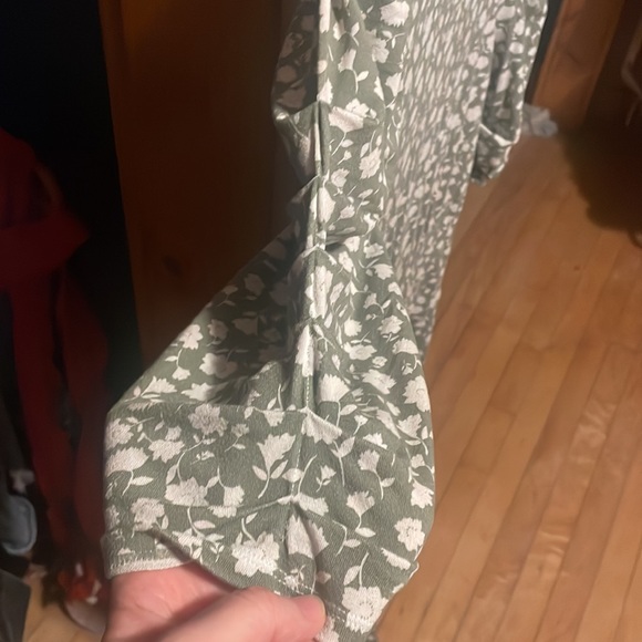 Free People Green & White Floral Midi, open back. Flattering waist & sleeves. - Picture 4 of 6